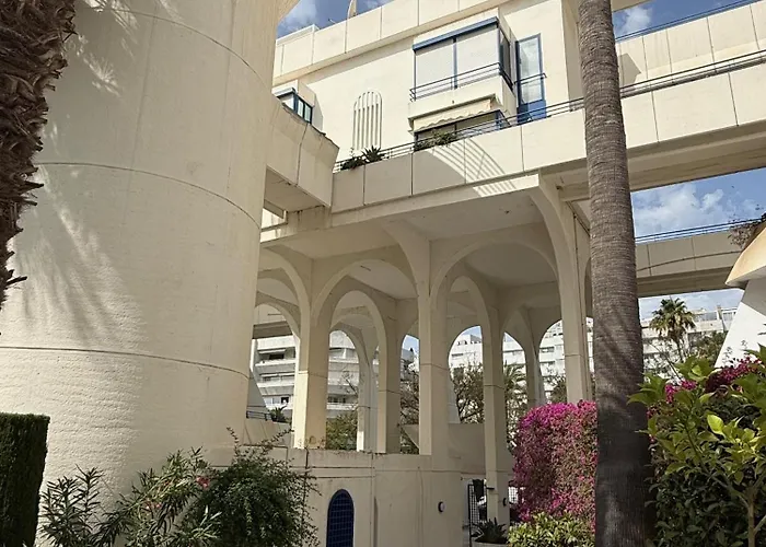 Serna Apartment *